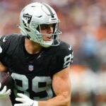 Raiders’ Brock Bowers (knee) is on track to miss his third consecutive game due to injury